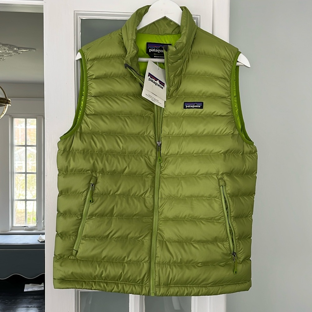 New with tags! Men’s Patagonia Down Sweater Vest